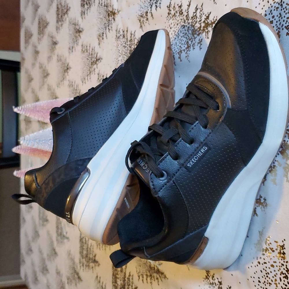 Skechers Air Cooled Memory Foam Sneakers Sz 8.5